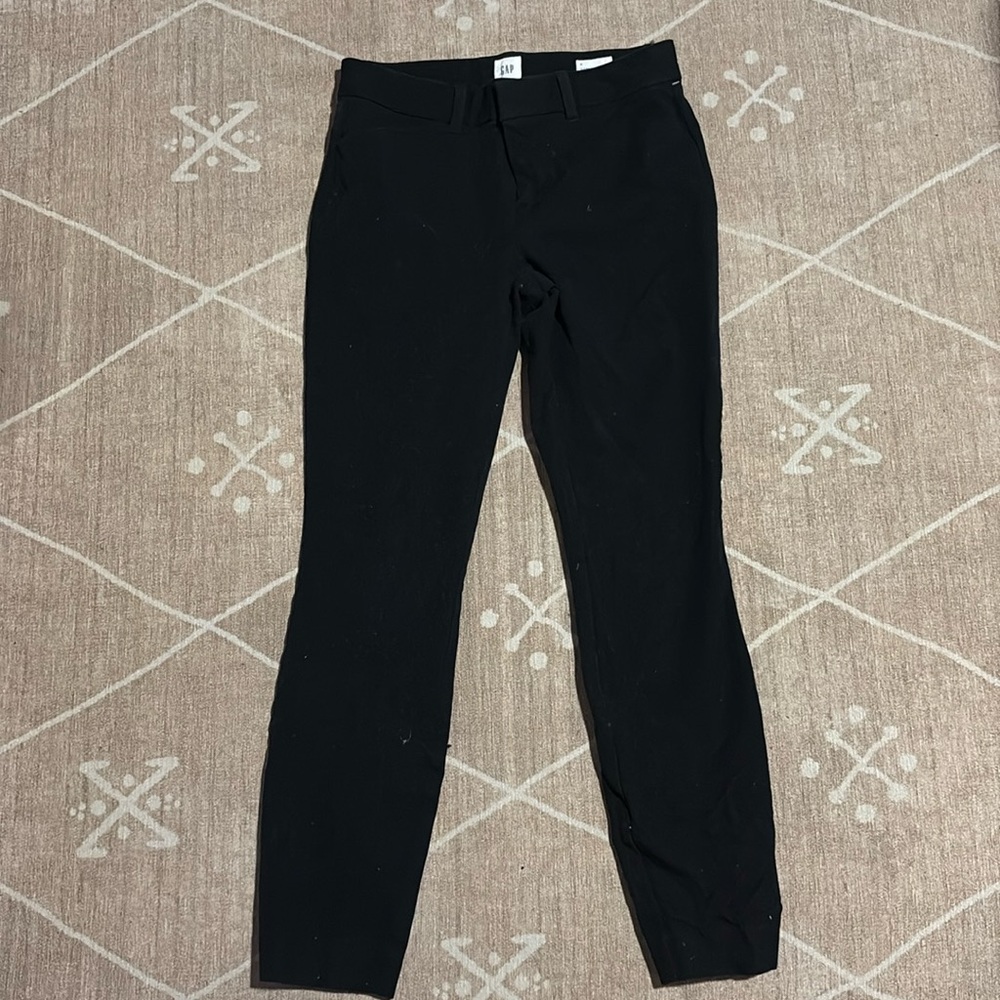 Gap size 0 skinny ankle pant, fits like girls 12-14.